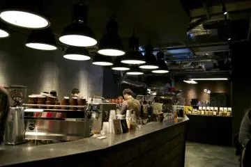 <p>Simple but cool interior, dim lighting, good coffee and hip Jazz and Soul tunes. What else do you need to be happy?</p>