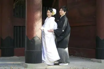 <p>Bride and groom posing&nbsp;</p>