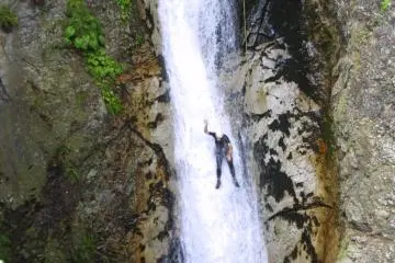 The 20 meter Fox Waterfall that gives the course its name