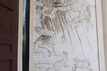 <p>And the relief carving on the other side.</p>