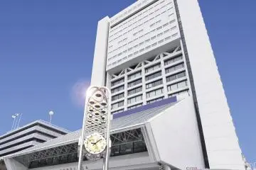 Sun Plaza Hotel (Photo: Metropolis Magazine)