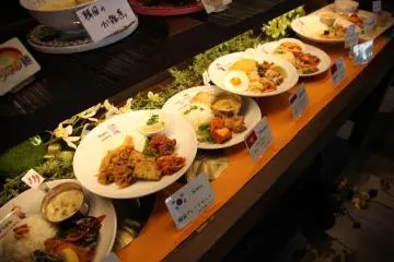 Food samples representing a variety of countries (Photo: Kanda University)
