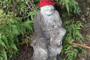 Red hats seem to be de rigeur here