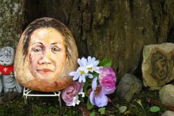 <p>a nice painting of a loved one</p>
