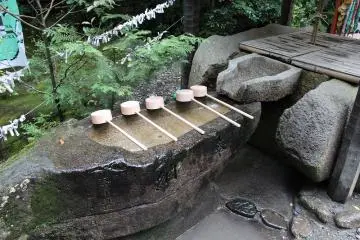 참배 전에 손을 씻다