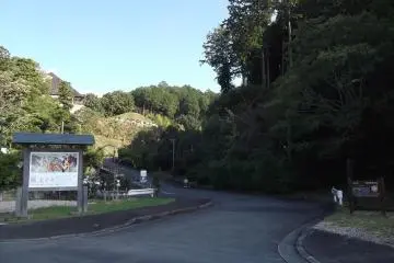 <p>The entrance from the street</p>