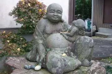 <p>Many small details around the temple grounds</p>