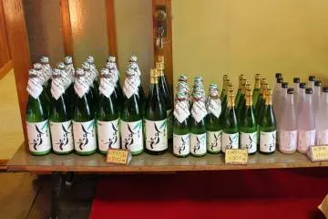 완성된건 초장출시의 술. 왼쪽은 1.8L, 오른쪽의 작은 병은 0.72L
