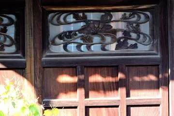 <p>Delicate wooden screen on the doors featuring the floating chrysanthemum motif</p>