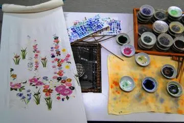 <p>Vous pouvez admirer les artistes au travail au Nagamachi Yuzenkan</p>