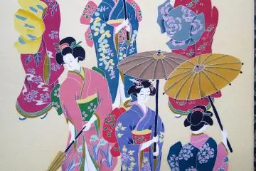 <p>Gros plan sur l'un des kimonos</p>