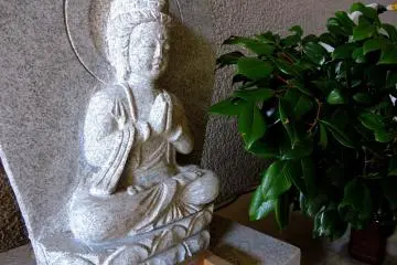 <p>Another Kannon statue in prayer</p>