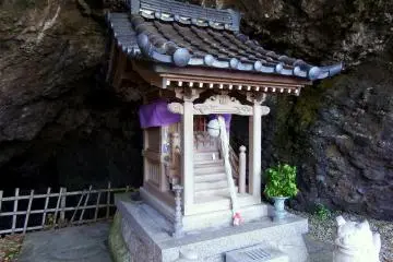 Daffodil Shrine at Echizen Beach