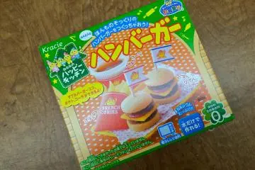 <p>Popin' Cookin Hamburger candy kit</p>
