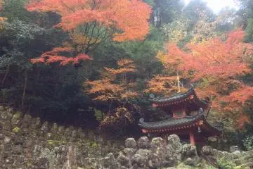 <p>Stone statues of Rakan (disciples of Buddha) around a small pagoda</p>
