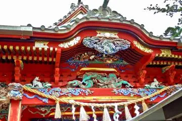 <p>A closer look at Izuna Gongen-do Hall`s front roof</p>