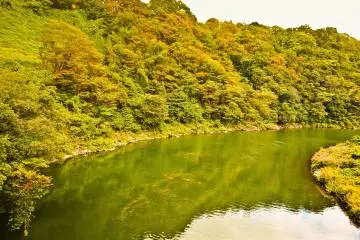 <p>As you approach the lake you will see it is formed by a main river that flows into it</p>