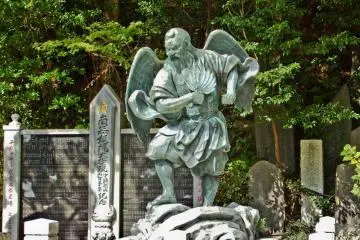 <p>Within the main temple precinct are several large statues depicting 'Tengu', (a long nosed mountain goblin). Interestingly, despite their scary appearance, these deities are believed to protect `good people` whilst chastising evil doers</p>