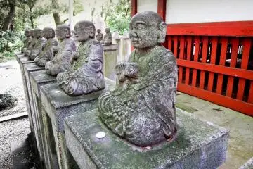 <p>Another line of Buddha&rsquo;s close to Fuji Sengen-Sha Shrine</p>