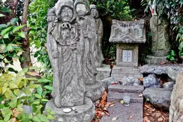 <p>Towards the end of the hiking trail on the approach to Lake Sagami, I encountered the last Jizo of the day. As with the previous two statues there was also something undeniably eerie about this one as well</p>