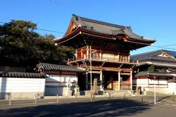 <p>View of Dairinji's gate from the street</p>