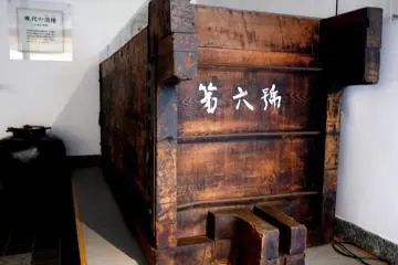 <p>Large wooden vat that was once used for fermenting sake mash</p>