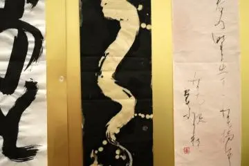 <p>The white on black effect is achieved by painting the character with a kind of wax first</p>