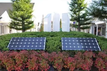 Solar panels power the Outlets' illuminations at night.&nbsp;