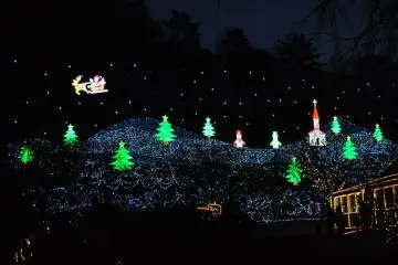 A pretty Christmas scene rendered in eco-friendly LEDs.&nbsp;