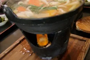 <p>Hoto served over an open flame</p>