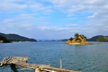 <p>Laut tenang seperti ini sangatlah jarang terjadi karena di sini angin bertiup sepanjang sepertiga tahun</p>