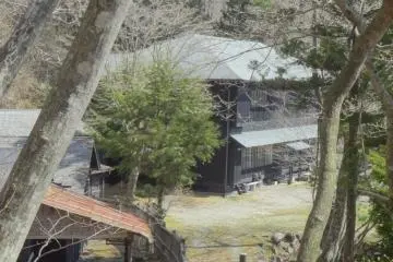 <p>Pondok peristirahatan milik Satow di Danau Chuzen-ji</p>