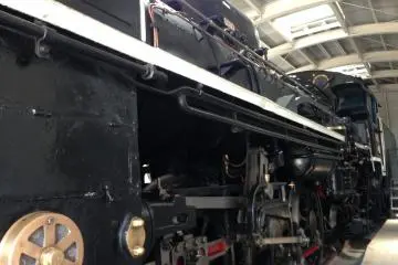 <p>The train is so big that you cannot capture it in one photo.</p>