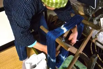 Contoh benang yang diwarnai
