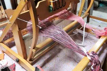 <p>Local women were weaving in the back when we arrived. &nbsp;If you call in advance, you might be able to try it yourself. &nbsp;Phone: &nbsp;054-385-7111&nbsp;(Japanese only)</p>