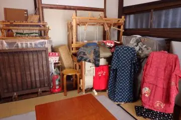 <p>Interesting antiques and weaving-related items are mixed among the clutter.</p>