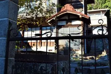 <p>Patients often traveled long distances to visit the dentist. They stayed overnight in this guesthouse which is located directly behind the clinic's storehouses.&nbsp;</p>