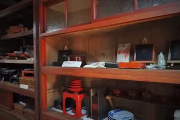 <p>There are many antiques on display that were once used by the&nbsp;Shida family.</p>