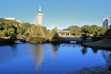 <p>Enjoy the view of Shouraitei teahouse from Sandy Beach</p>