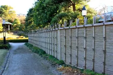 <p>The Shouraitei&nbsp;teahouse sits on the other side of this&nbsp;Katura Tree Fence</p>