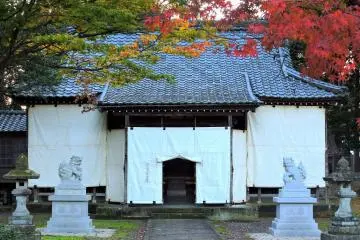 <p>View of the prayer hall, which was under repair when I visited</p>