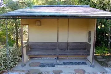 <p>Before reaching teahouse, guests would take shelter here fitted with a bench. A view of the formal garden is intended to soothe the spirit.</p>