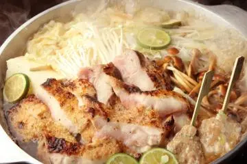 <p>Grilled chicken and chicken meatball hotpot with sudachi</p>