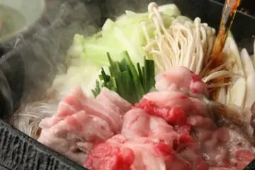 <p>Scrumptious sukiyaki, a winter classic, set to simmer before the show begins.</p>