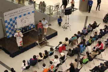 <p>Various stages are located throughout AEON. There's entertainment for all ages!</p>