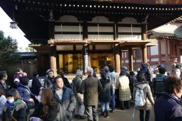 A crowd started to gather in front of the stage as the performance time drew near