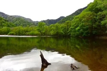 The surface was like a mirror.