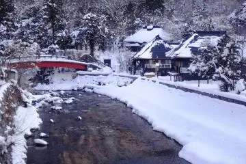 <p>ทิวทัศน์ของสะพานและทางเดินริมแม่น้ำ</p>
