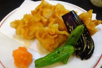 <p>Deep-fried shrimp dumplings</p>