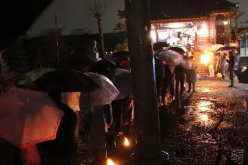 첫 참배의 행렬